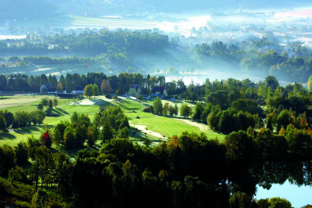 GEPA-1310087922 - MARIA LANKOWITZ,AUSTRIA,13.OKT.08- SPORT DIVERS, GOLF - Golfclub Erzherzog Johann, Fototermin. Bild zeigt den Golfplatz. Foto: GEPA pictures/ Rene Stocker